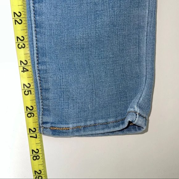 Levi’s 311 Shaping Skinny Light Wash Mid-rise Skinny Jeans 26 Women’s - Picture 13 of 16